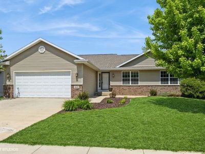 1620 Deerfield Dr W, North Liberty, IA, 52317