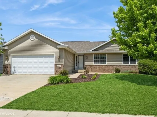1620 Deerfield Dr W, North Liberty, IA 52317