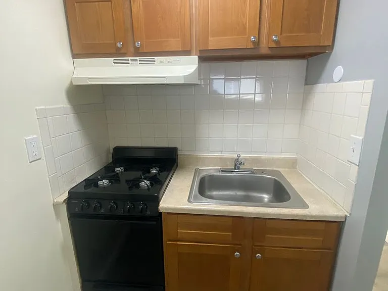 Willard Street Apartments offers the perfect location, with easy access to all major Highways 495... — Photo 5
