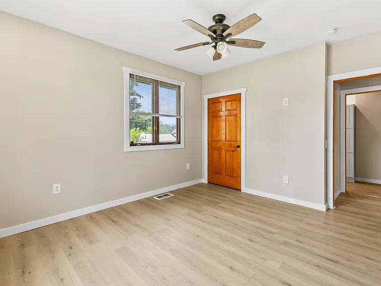 125 E Charles St — Photo 10