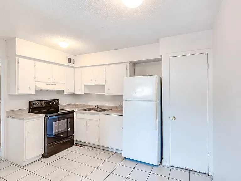 2215 Mission Hill Cir #103 — Photo 2