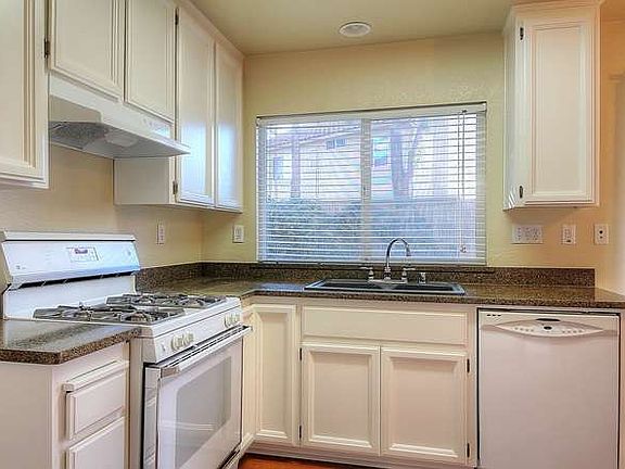 3rd image of 730 Glencreek Dr