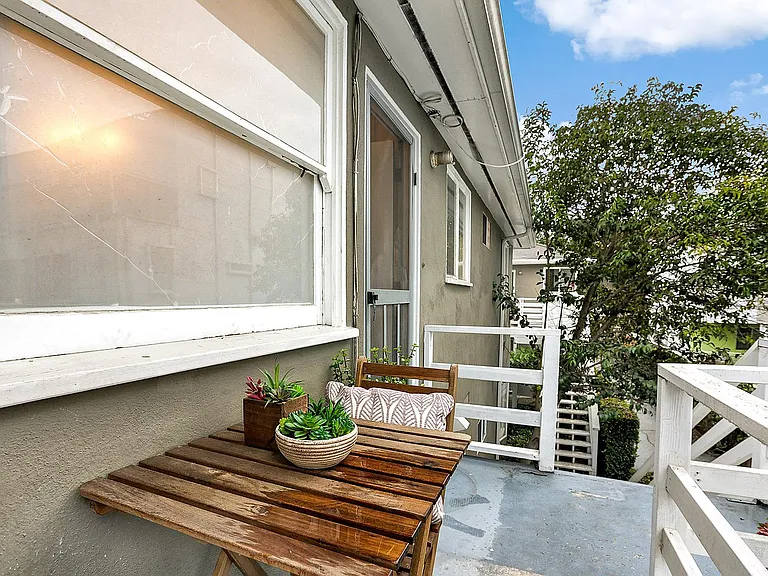 2427 Centinela Ave #G — Photo 12