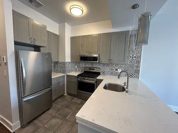 25-34 Steinway Street image 1 of 13