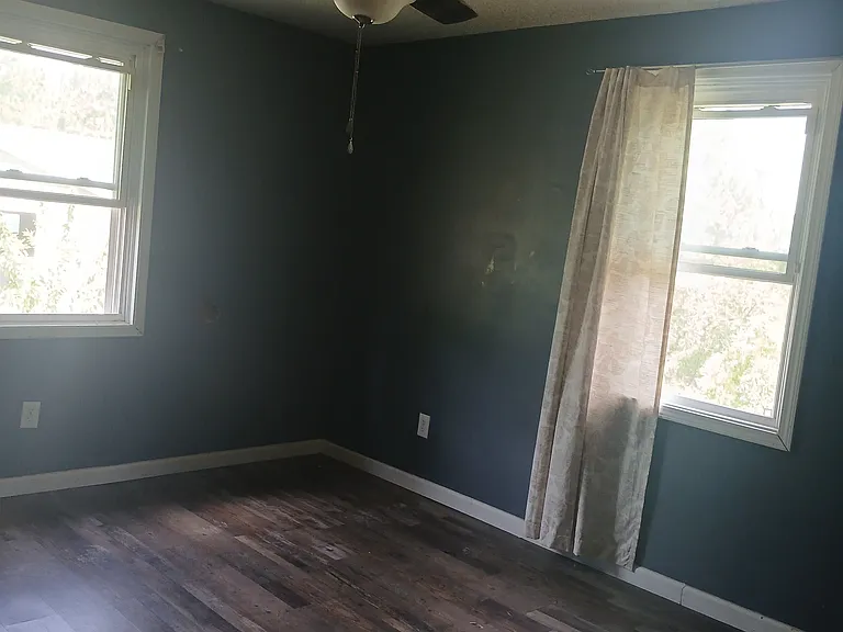 307 Longview St — Photo 3