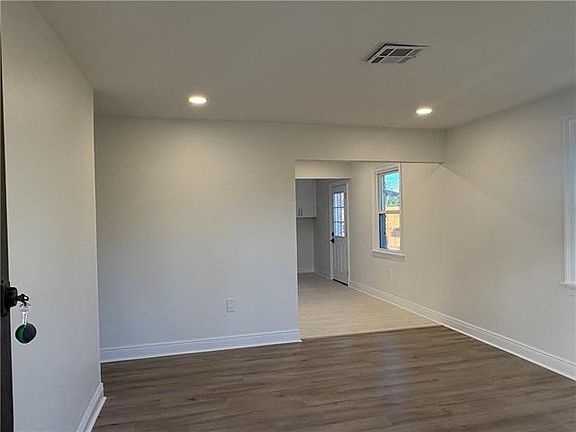 4th image of 9008 Darby Ln