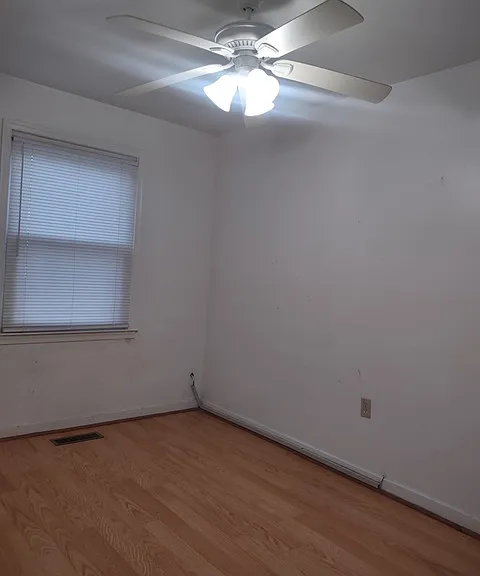 902 Russell Ct W — Photo 12
