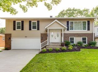 1434 S Chestnut Dr, Mount Prospect, IL 60056