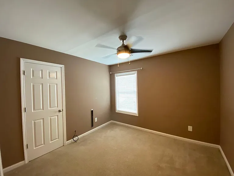 2577 Woodford Ln — Photo 15