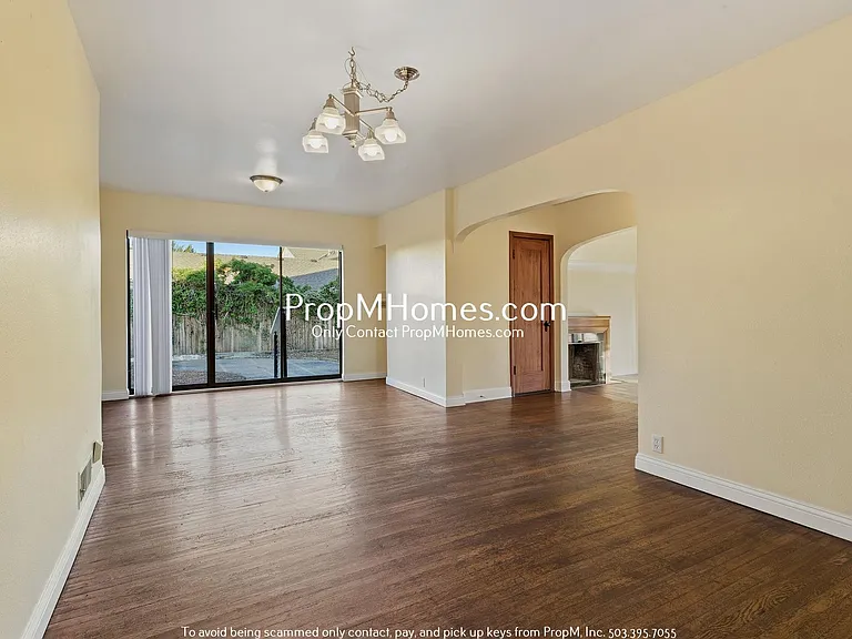 19825 SE Stark St — Photo 6