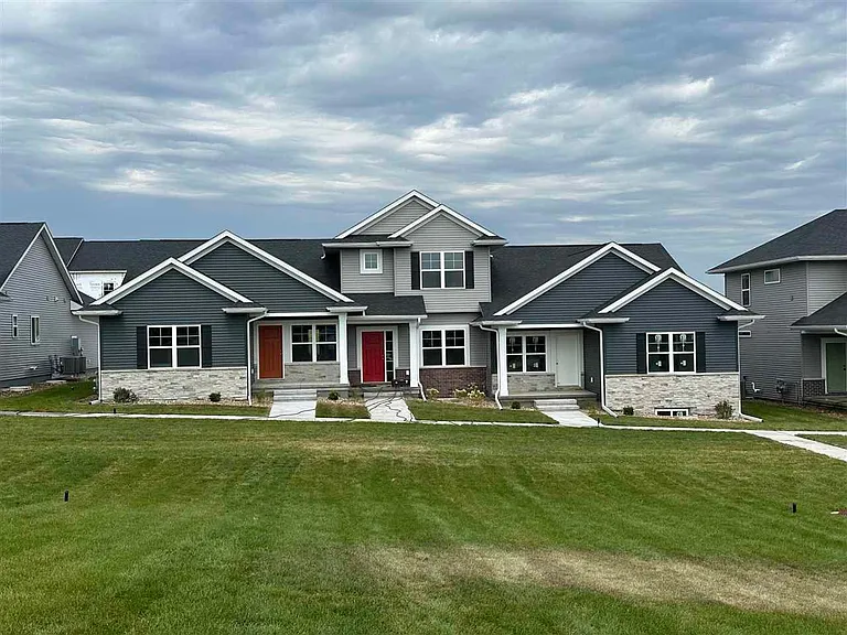 Prairie Village — Photo 1