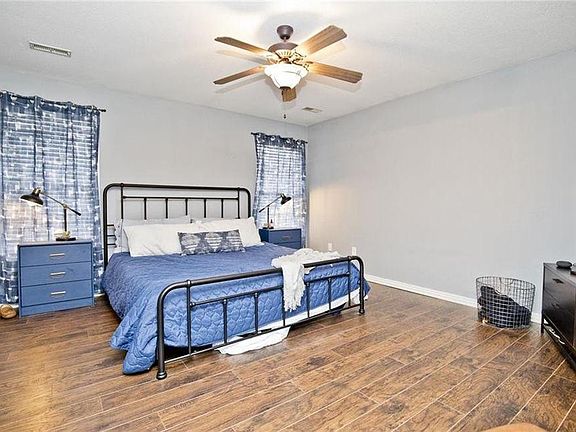 3rd image of 3904 SW Surrey Ave