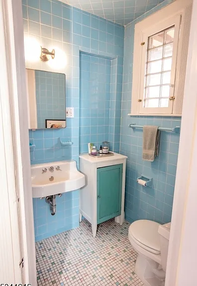 110 Montclair Ave — Photo 33