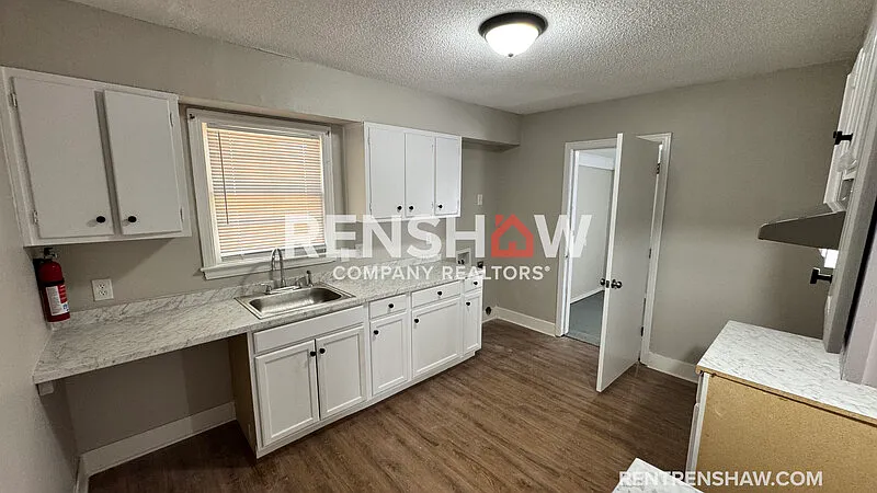 3 bed, 1.0 bath, 2355 sqft, $1,050 — Photo 4