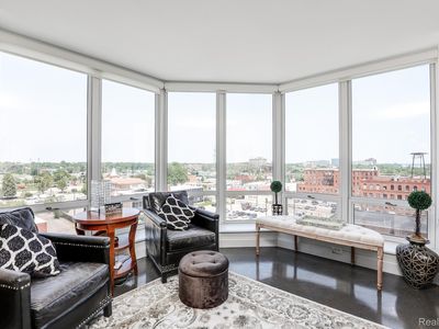 250 E Harbortown Dr #904, Detroit, MI, 48207