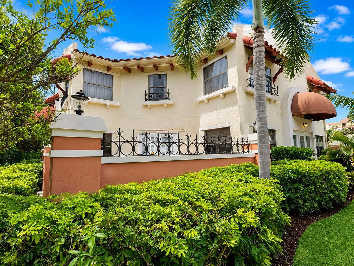 2 bed, 2.5 bath, 1556 sqft, $2,500 — Photo 1