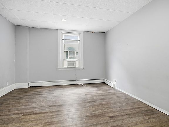 5th image of 414 Wyandotte St