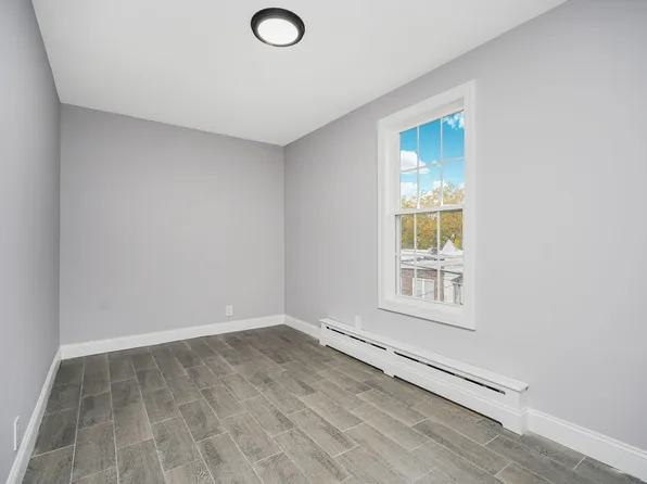 200 Bay 7th Street image 14 of 49