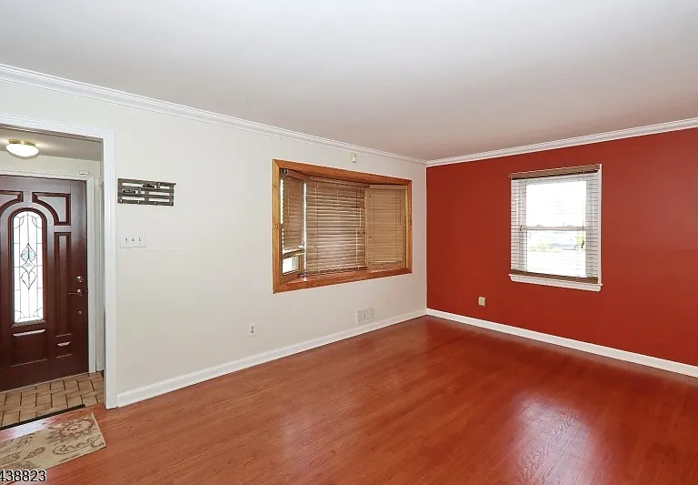 2515 Jackson Ave — Photo 5