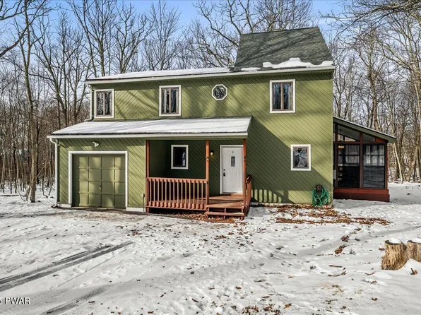 270 Oakenshield Dr, Tamiment, PA 18371