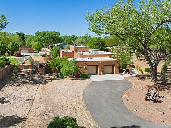 4th image of 400 Camino De Lucia