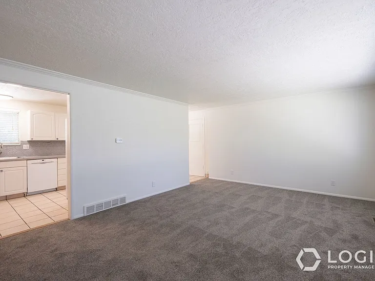 1911 E Cecelia Cir #1911 CECILIA CIRCLE — Photo 9