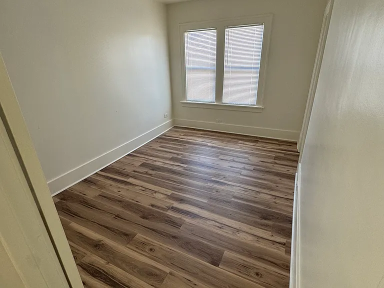 1419 10th Ave — Photo 13