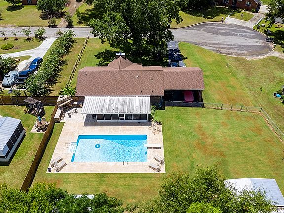 2nd image of 114 Clinton Ln