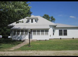 200 S Locust St, Callao, MO 63534
