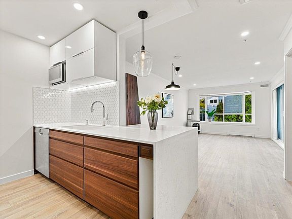 5th image of 1729 Georgia St E #203