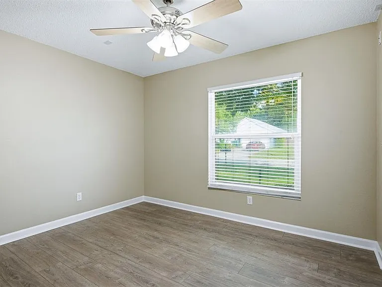 349 Fountainview Cir — Photo 23