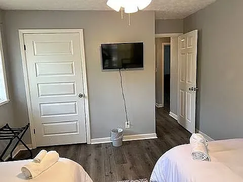 1441 Andrews St NW — Photo 2