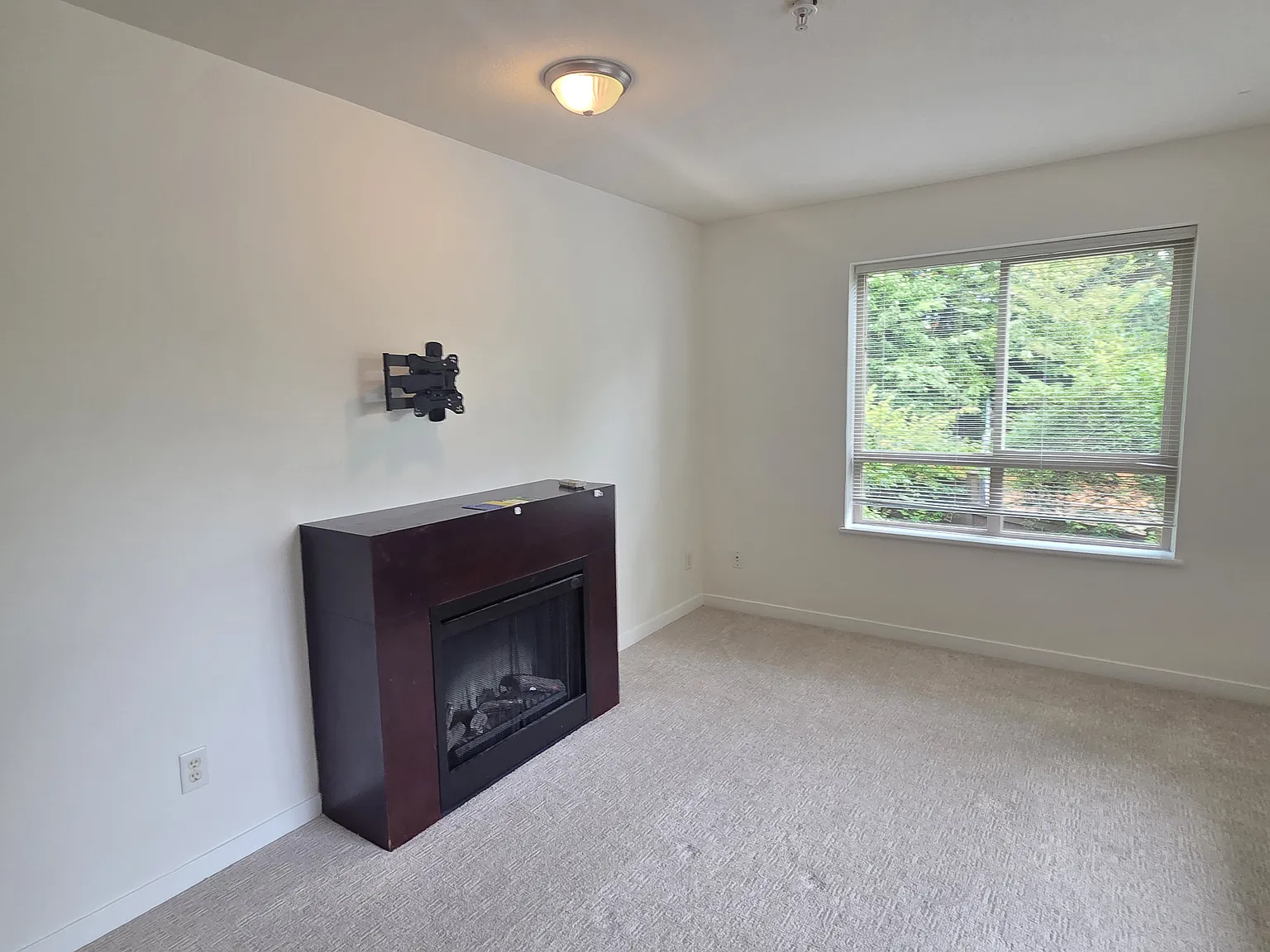 2 bed, 1070 sqft, $2,400 — Photo 4