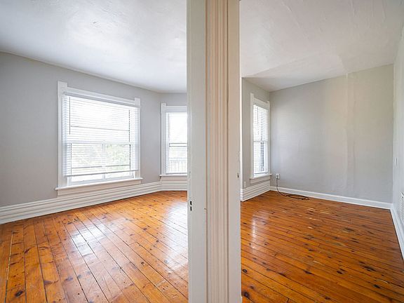3rd image of 243-247 1/2 W 3rd Ave #243