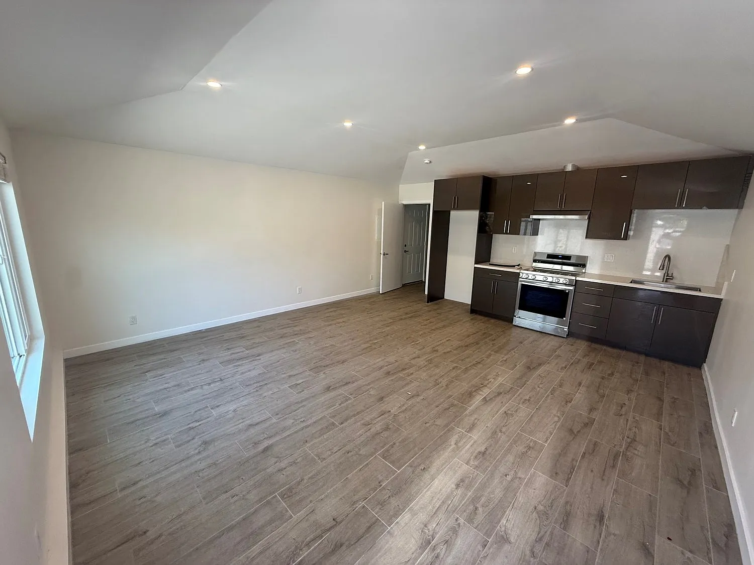 1 bed, 610 sqft, $2,300 — Photo 4