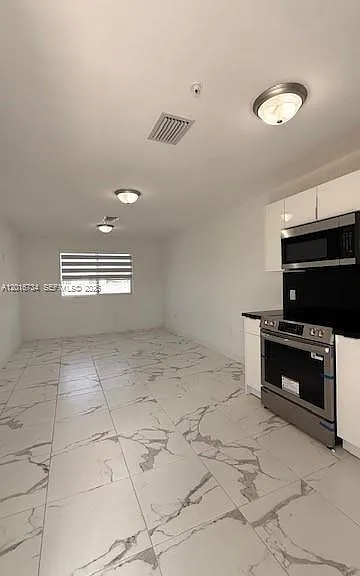 811 E 52nd St #102 — Photo 33