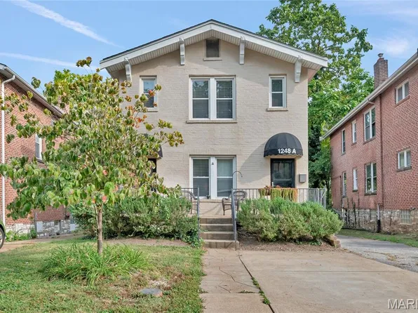 1248 Moorlands Dr, Saint Louis, MO 63117