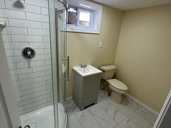 5th image of 385 Clayton St #3