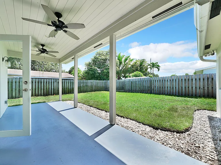 2388 E Edgewater Dr — Photo 20