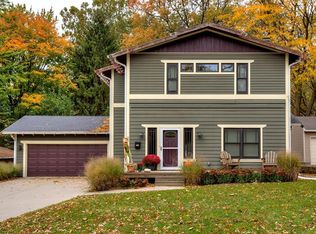 2716 53rd St, Des Moines, IA 50310