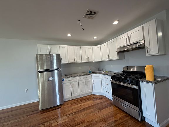 3rd image of 31 Albert Ct Floor 2