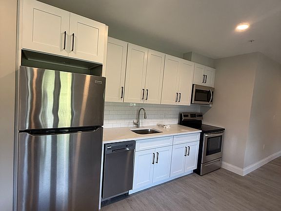 3rd image of 1600 54th St #202