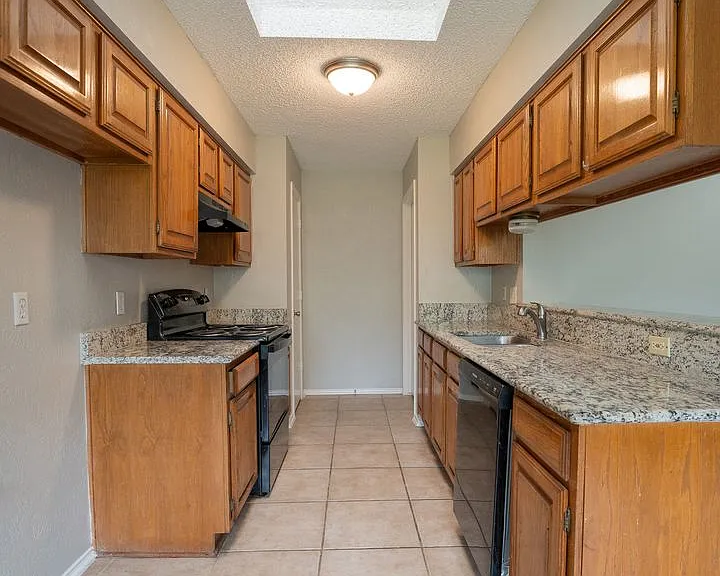 1731 Dynasty Cir — Photo 5