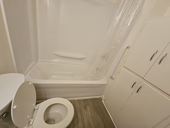 5th image of 322 1/2 S 4th St Floor 1