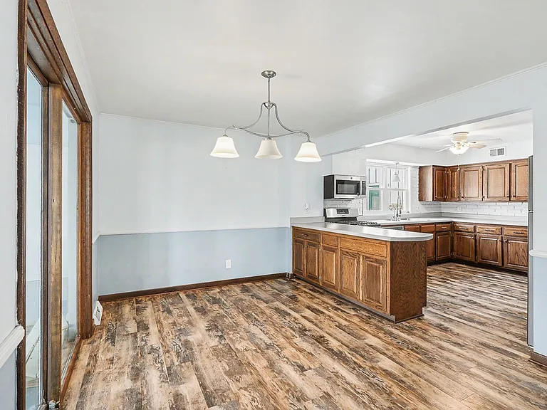 1203 Main St — Photo 14