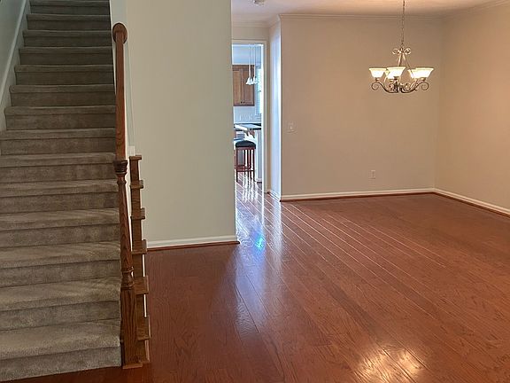 2nd image of 90 Pearl St