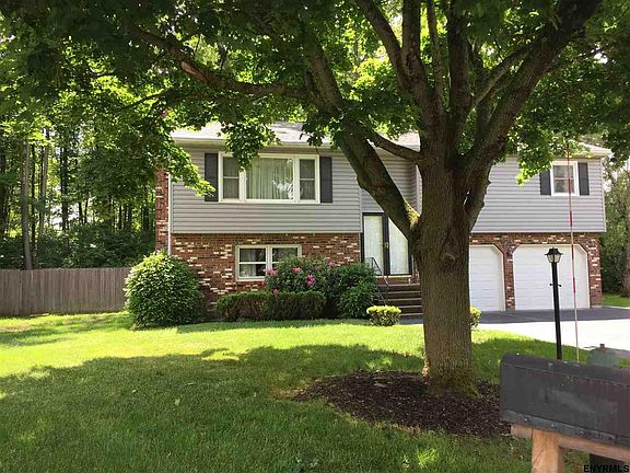 3rd image of 7 Lupine Ct