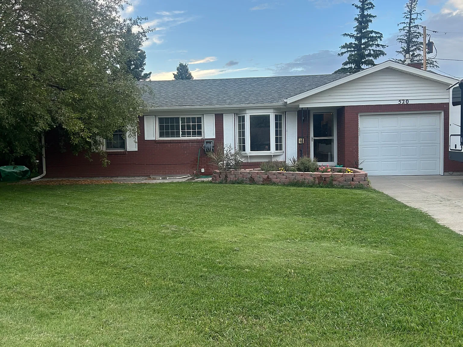 4 bed, 2200 sqft, $2,500 — Photo 2