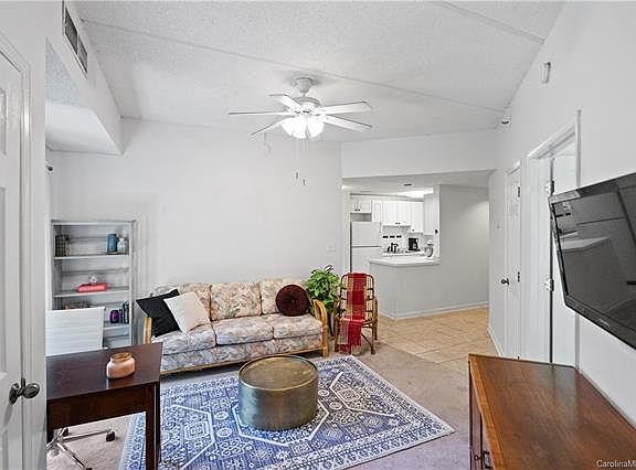 4th image of 211 Heritage Blvd Suite 306