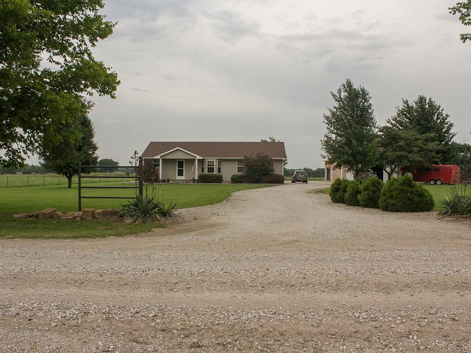 3BR, 2BA.  Built in 2001